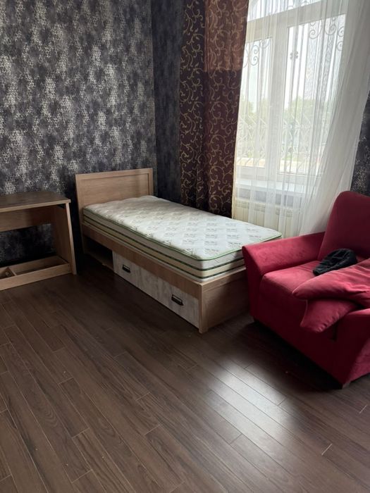 Продам спальные гарнитуры
