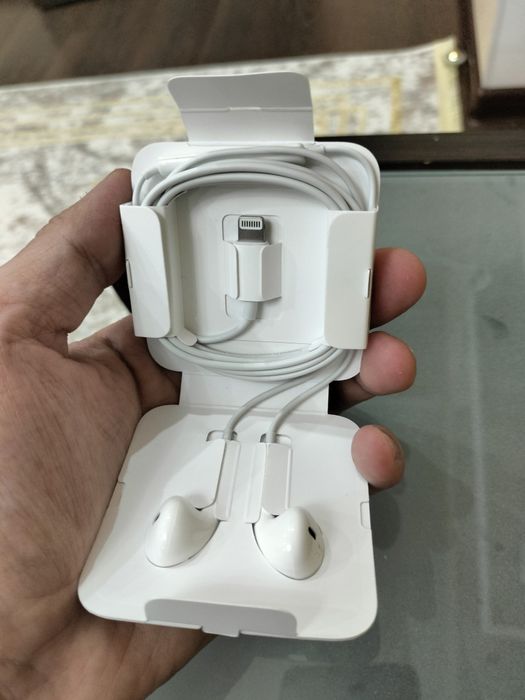 Продам наушники для айфон