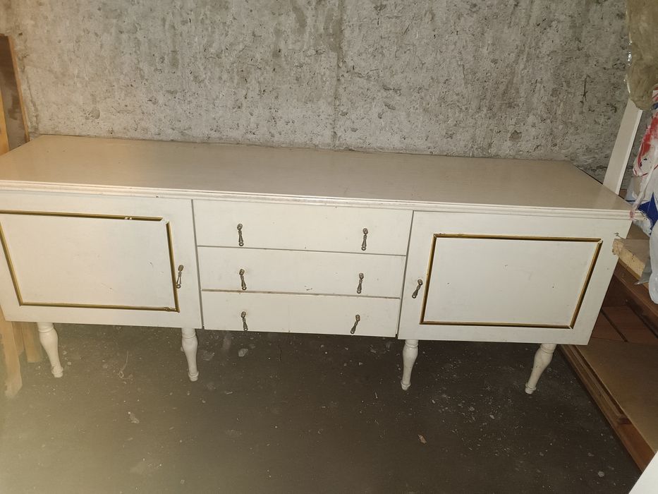 Тоалетка бяла дърво