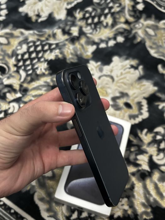 iPhone 15 pro blue