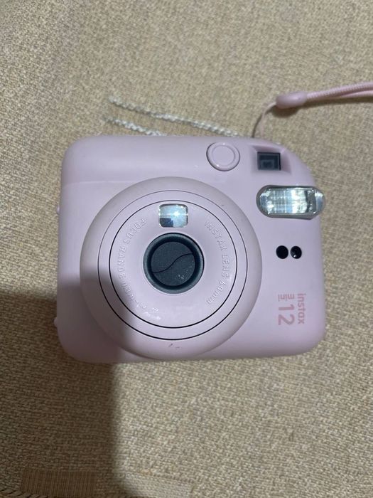 Instax mini 12 Фотоапарат