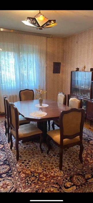 Класическа винтидж трапезария от масивно дърво