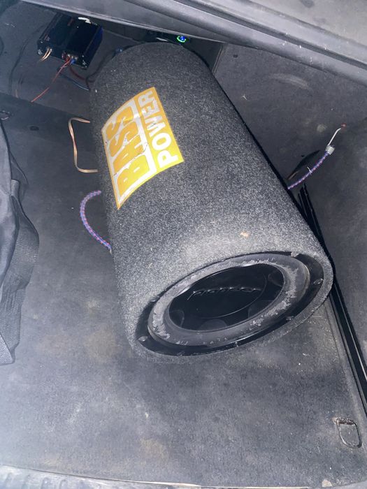 Vand subwoofer cu statie si condensator