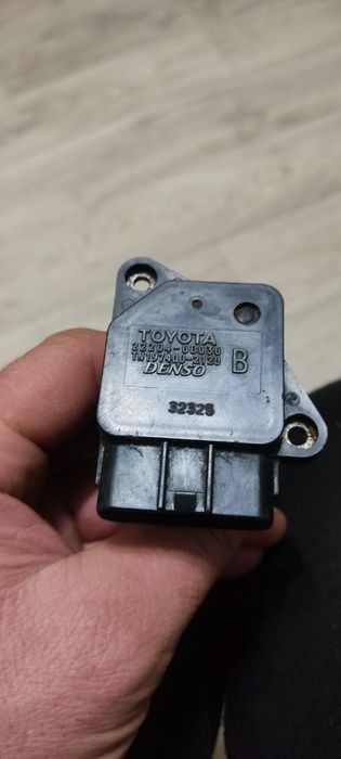 Запчасти датчик расхода воздуха 222040D030 Тойота оригинал состояние к