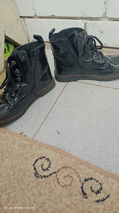 Продам осение ботинки