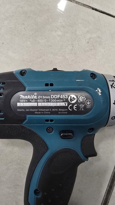 Makita - винтоверт, акумолаторна прахосмукачка, зарядно и 2 батерии 18v