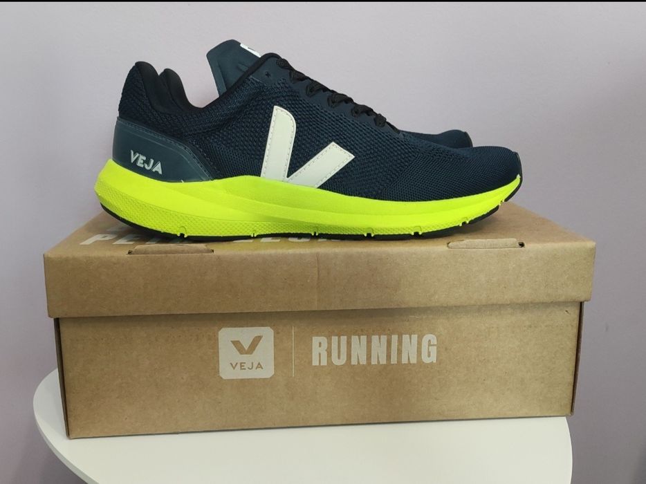 НОВИ Мъжки Veja Mens Marlin Sneakers 44 size