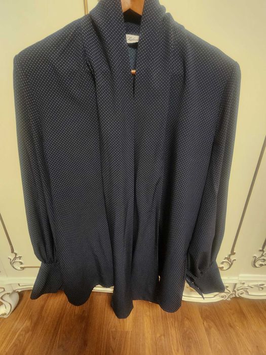 Блузка синяя в горох, размер 48