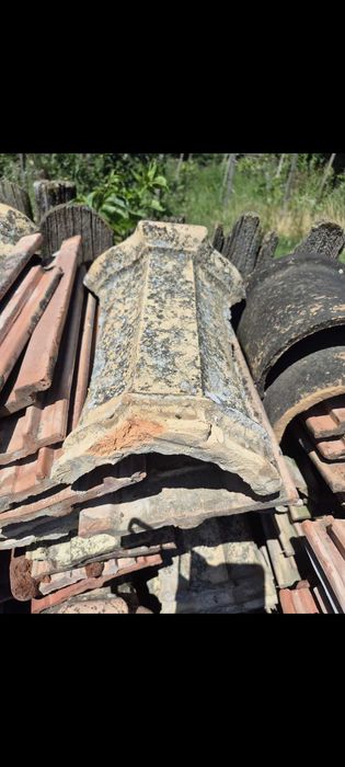Ofer GRATIS tigla si coame de la casa veche