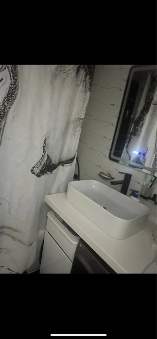 Квартира 2 комнатная,переделана на 3 х .на Мирабадском районе.2/2/4