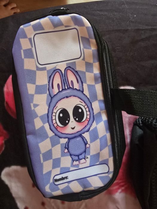 Продавам нов комплект голяма  раница, чанта и несесер на лабубу