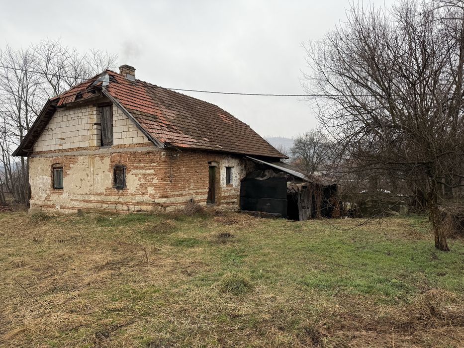Teren + Clădire în sat Chitid