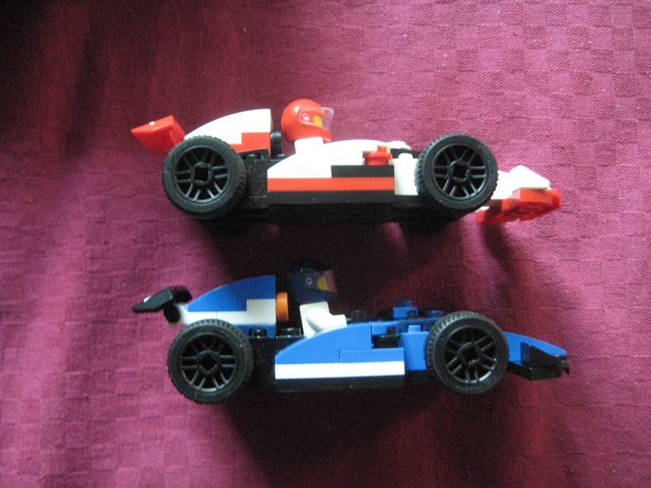 LEGO CITY: Състезателни коли F1 Williams и Haas F1 (60464)