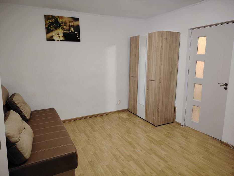Proprietar , inchiriez pe termen lung apartament 2 camere