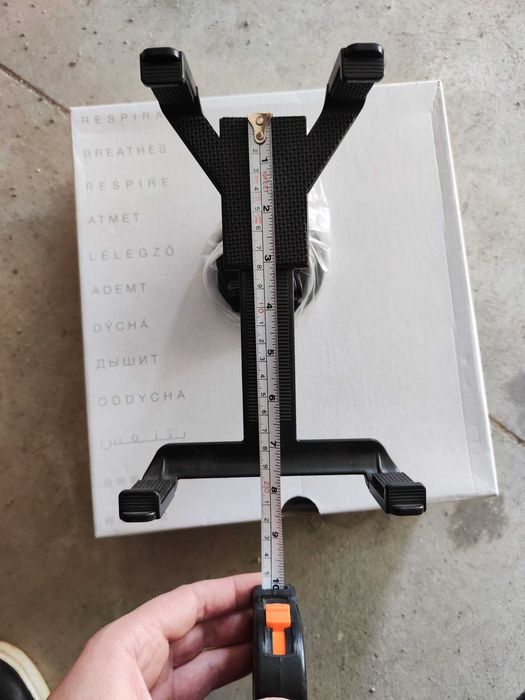 Стойка за за таблет в автомобил