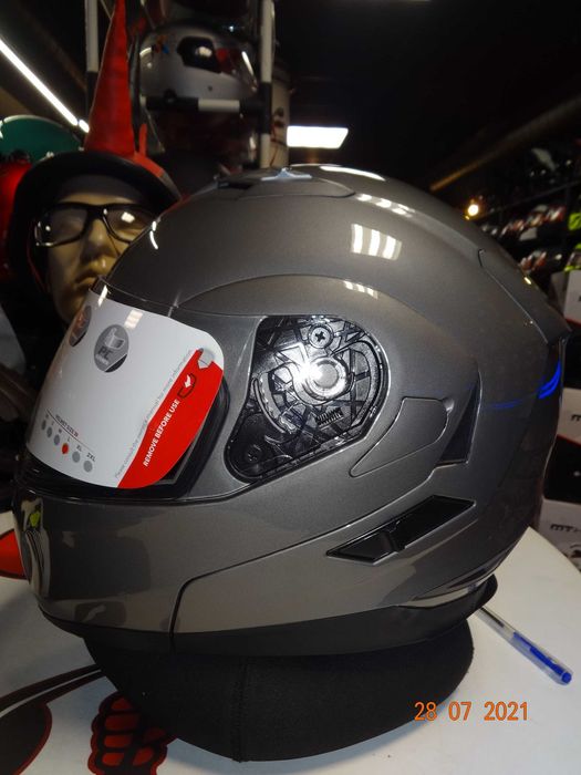 каска MT Helmets каска FLUX SV модуларна мото каска тъмни очила