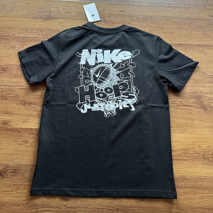 Мъжка,памучна,черна тениска Nike с бродирано лого и щампа на гърба