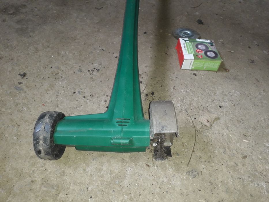 Aparat de curatat rosturi pavaje  EasyMaxx