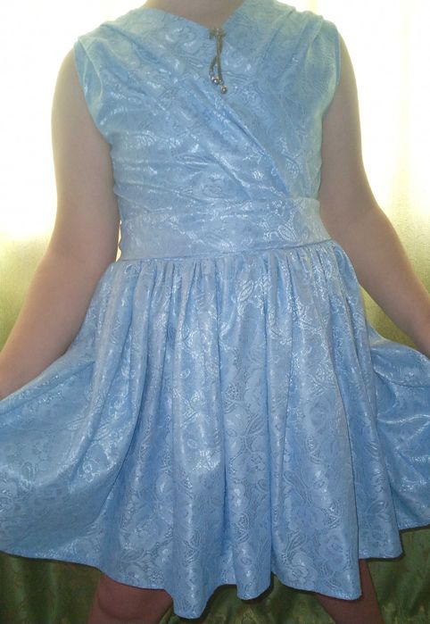 Платье на девочку 5-6 лет