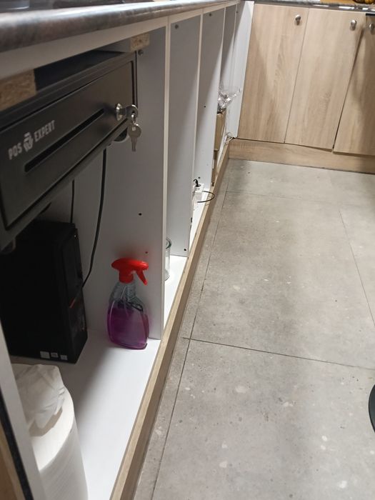 Vând mobilier pentru bar cu blaturi de granit , iluminat led,riflaj inclus în preț