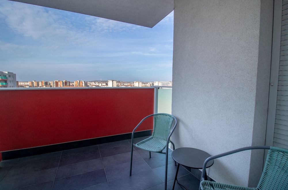 Cazare regim hotelier ap 2 camere spatios cu parcare acoperita in Ared