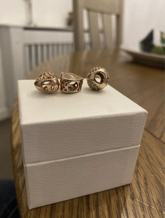 Charmuri Pandora originale, suflate cu aur.