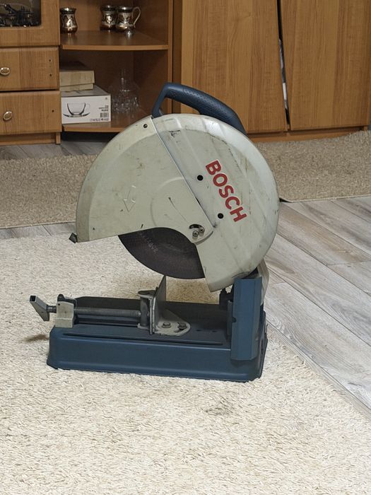 Пила торцовочная Bosch
