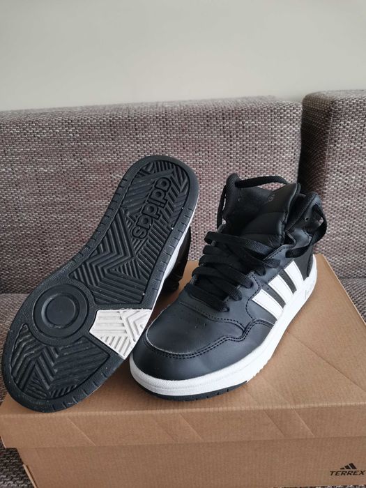 Маратонки Adidas, Nike и апрески 35 и 36