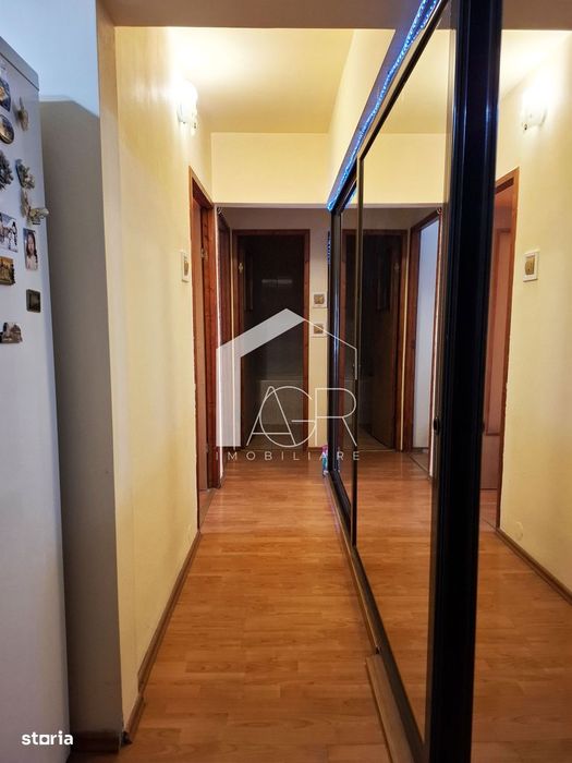 Apartament cu 3 camere, decomandat, zona 9 Mai