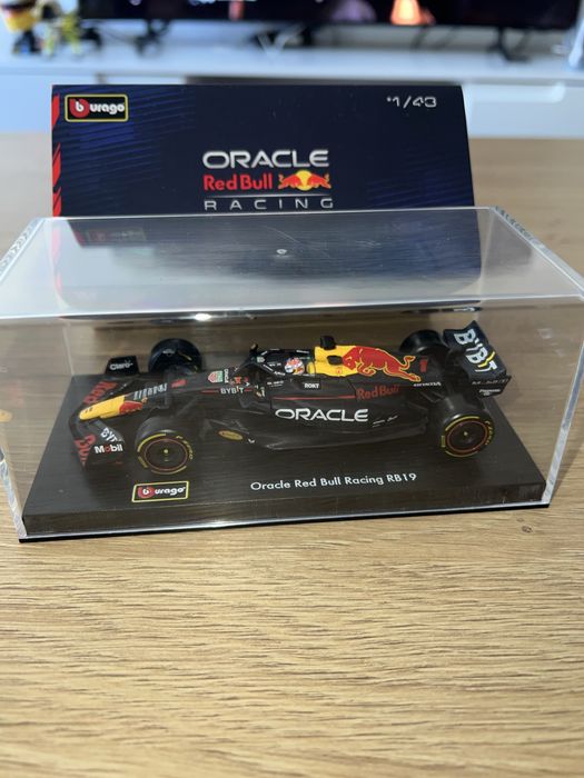 Max Verstappen Red Bull Racing RB19 #1 Formula 1 World Champion 2023 1:43 Bburago