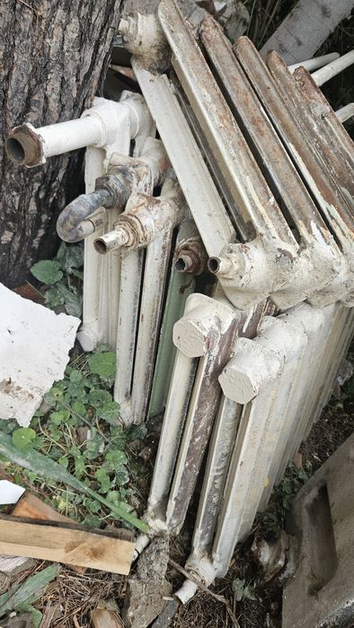 Продам чугунные  радиаторы и котёл