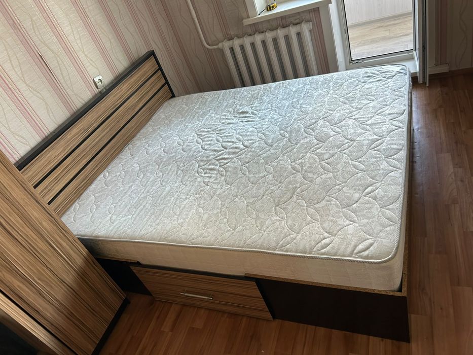 Продам спальный гарнитур