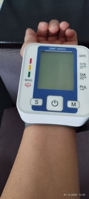 Продам тонометр на запястье