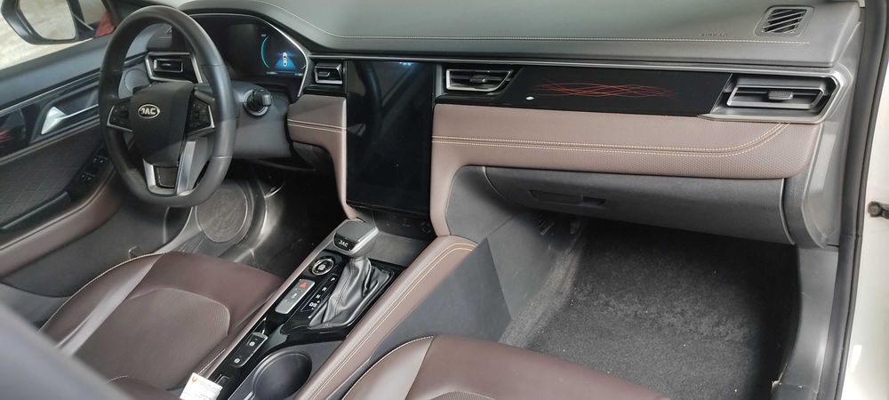 Автомобиль Jac J7