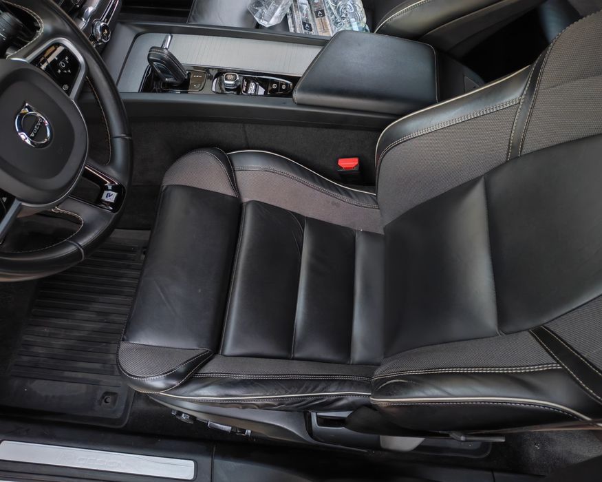 VOLVO XC 60 Diesel 4x4 B4 RAR efectuat R Design Shadow Line