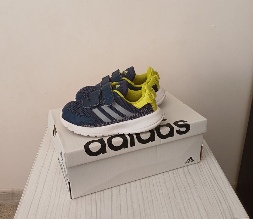 Маратонки adidas 26 1/2 номер