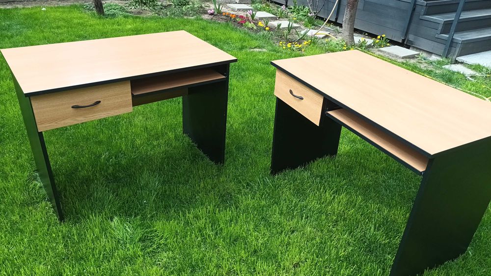 Birou 105×62, inaltime 80. Detin 2 bucati.