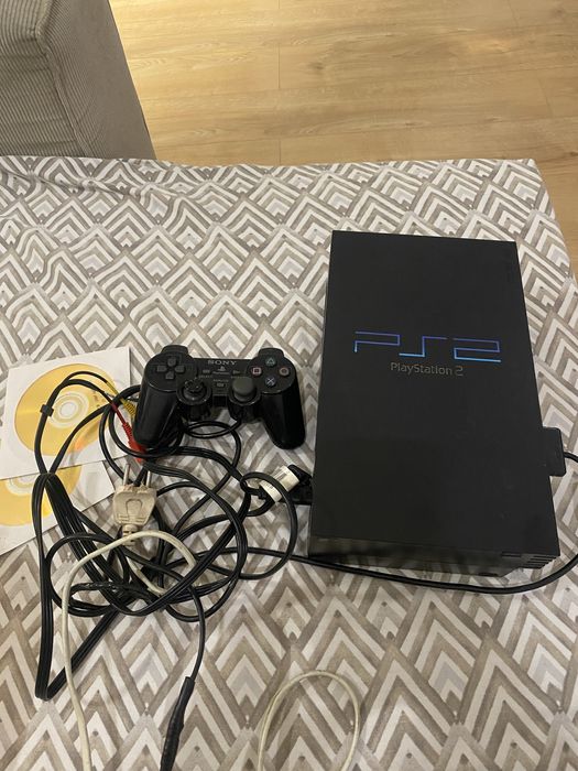 Vând PS2 în conditii bune