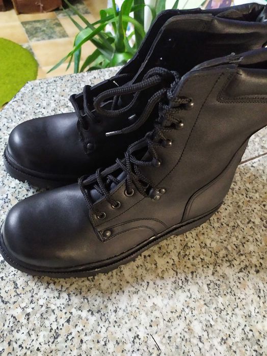 ЧИСТО НОВИ полицейски кубинки и универсален кобур за пистолет МАКАРОВ от естествена кожа!