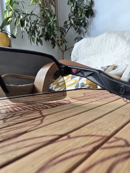 Слънчеви очила Oakley Sutro
