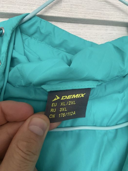 Продам женскую куртку