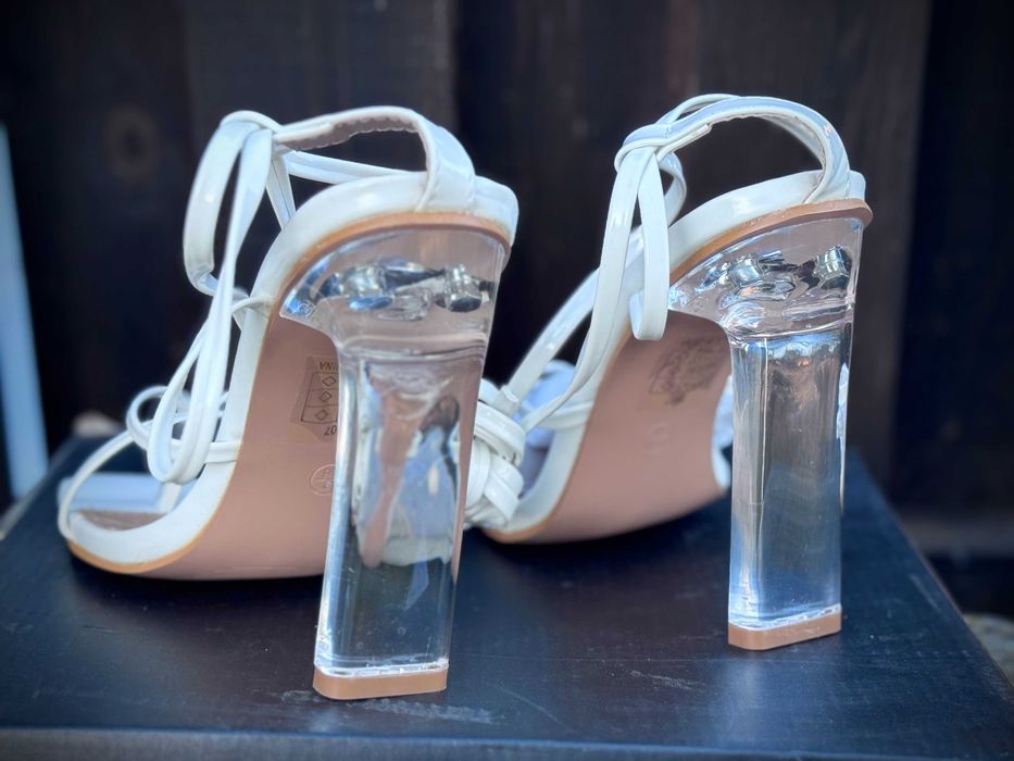 Дамски сандали на висок ток с прозрачен ток