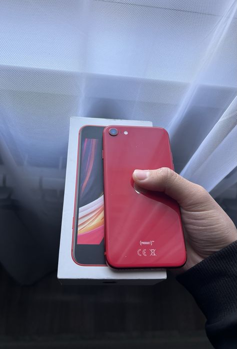 продам айфон се 2020