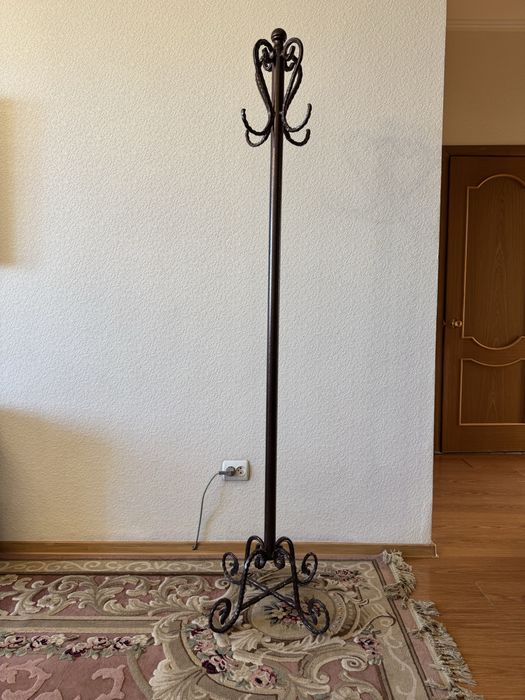 Вешалка стойка кованная