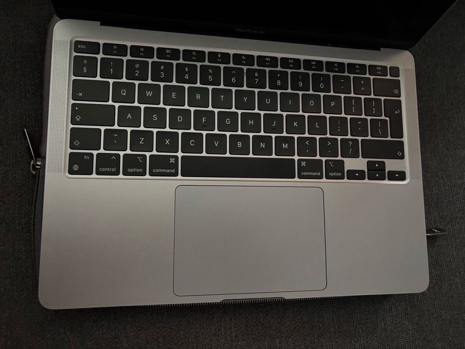 MacBook Air M1 (2020)