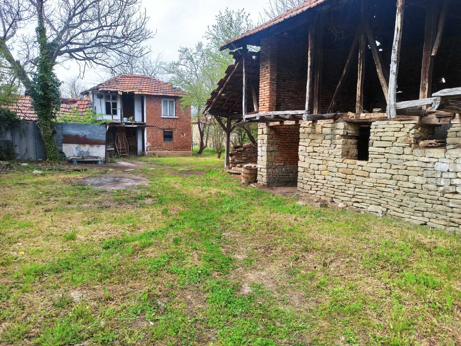 Продава се къща в град Роман