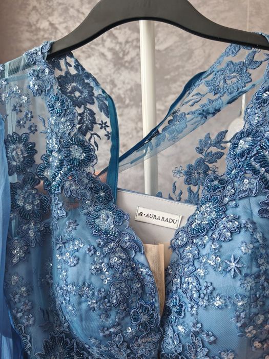 Rochie Nasa, Aura Radu