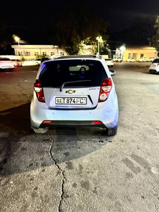 Chevrolet spark.