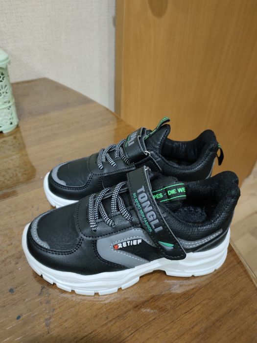 Продам кроссовки для мальчика