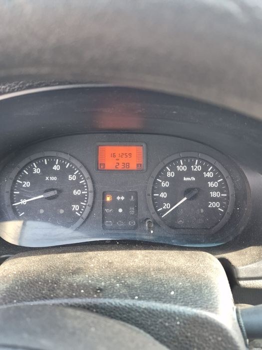 Piese dacia Logan uși motor cutie faruri roti caseta